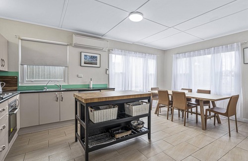Silver Sands House | Silver Myrtle Shack ~ Aldinga Beach - A Truly Relaxing Coastal Escape
