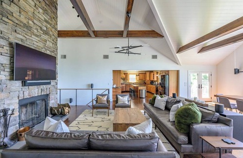 Hillsdale House | Silver Ridge: Hilltop Chalet w/Sweeping Views