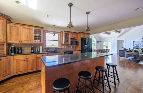 Hillsdale House | Silver Ridge: Hilltop Chalet w/Sweeping Views