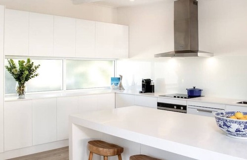 Silver Sands House | Silver Sands White House - Beachfront Oasis