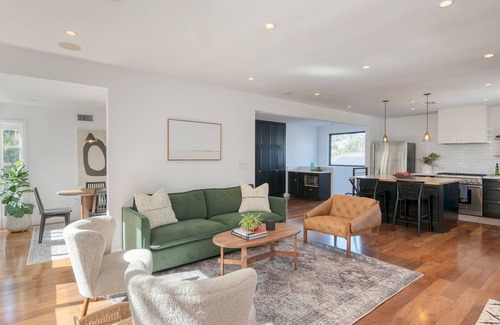 Silver Lake House | Silver Screen by AvantStay | Luxe Backyard Escape