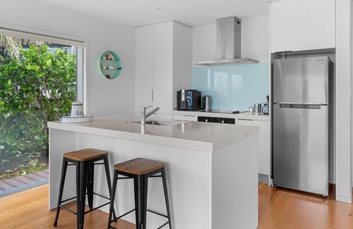 Langs Beach House | Silver Seas - Modern, sunny holiday home with sea views and self-contained studio