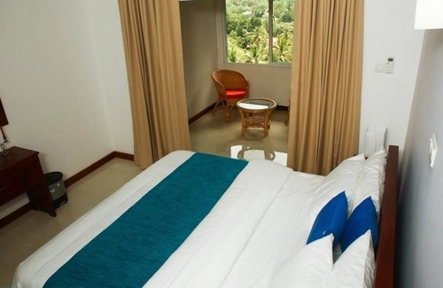 Kandy Hotel | Silver Sign Hotel and Gem Gallery