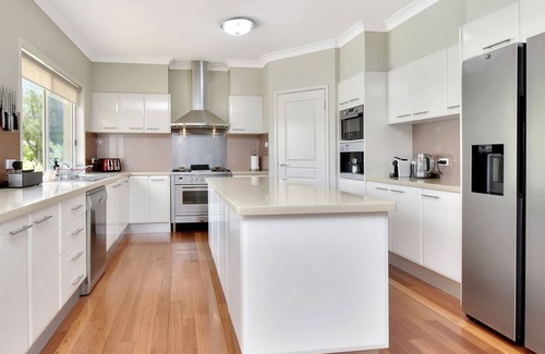 Rothbury House | Silver Springs Estate 4br house + 6br house with Wifi, Pool. Fireplace, Views, Olives and Space
