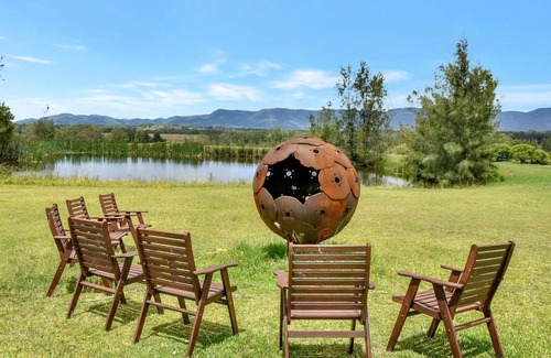 Rothbury House | Silver Springs Estate 4br house + 6br house with Wifi, Pool. Fireplace, Views, Olives and Space