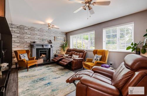 Markfield Villa | Silver Stag Properties Large 4 bed Property