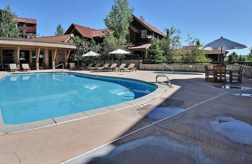 North Park City Ski Chalet | Silver Star Vista by Casago