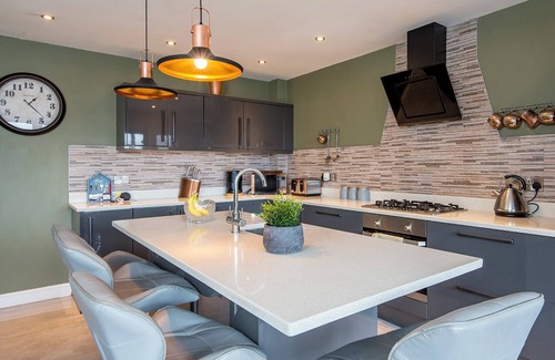 Goodwick House | Silver Stream, Holiday Property Goodwick, nr. Fishguard, Sleeps 8, 4 bedrooms, bathrooms
