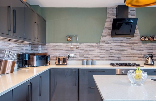 Goodwick House | Silver Stream, Holiday Property Goodwick, nr. Fishguard, Sleeps 8, 4 bedrooms, bathrooms