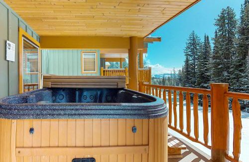 Snow Pine Estates House | Silver Tip 6