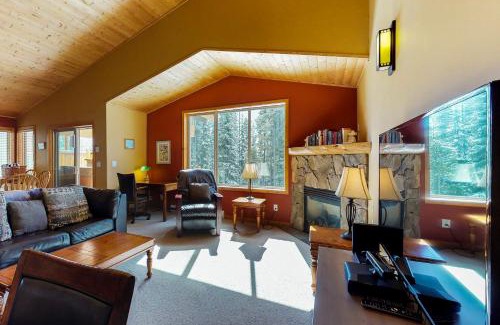 Snow Pine Estates House | Silver Tip 6