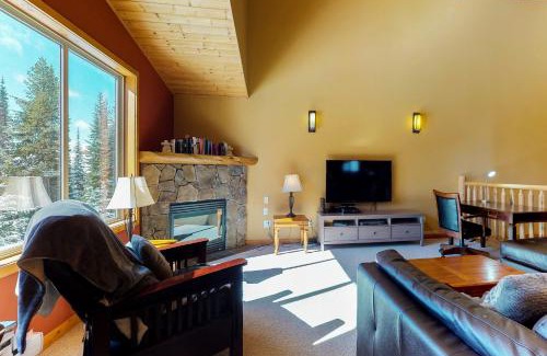 Snow Pine Estates House | Silver Tip 6