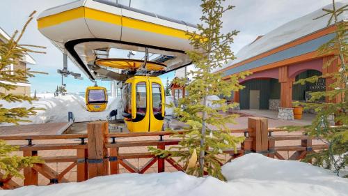 Snow Pine Estates House | Silver Tip 6