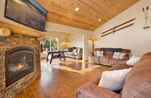 Moonridge Ski Chalet | Silver Tip Chalet by Big Bear Vacations Game Tables Ultra Central Cozy Chalet