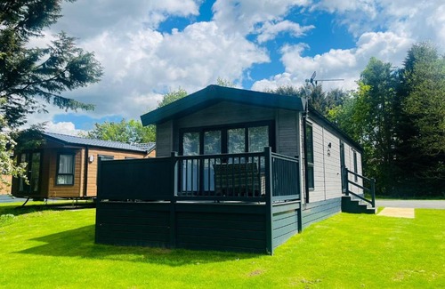 Allerthorpe House | Silver Wood Lodge with Hot Tub