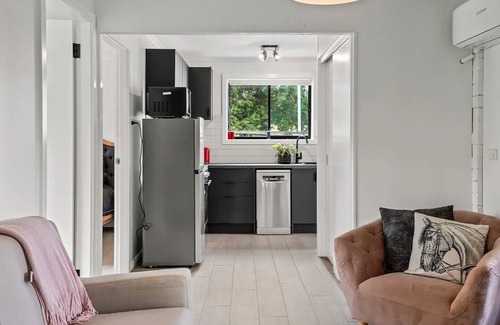 Exeter Cottage | Silverhill - where bushland and horses are at your back door.