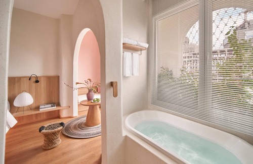 Downtown Ho Chi Minh City Hotel | Silverland Ben Thanh