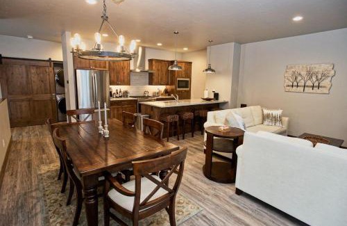 McCall House | Silverpine Hideaway by Casago McCall - Donerightmanagement