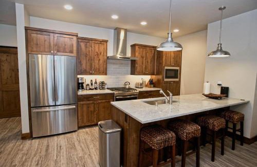 McCall House | Silverpine Hideaway by Casago McCall - Donerightmanagement