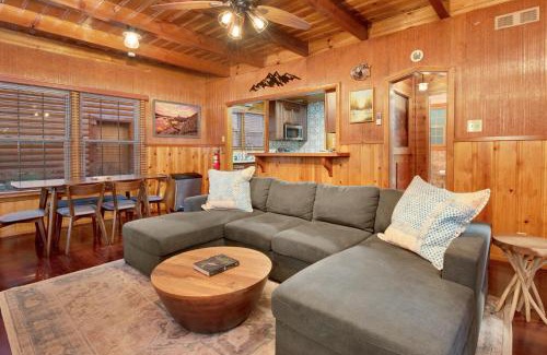 Moonridge Ski Chalet | Silvertip Pines Cozy Hillside Log Cabin Retreat
