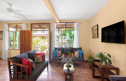 Barrio Ricos y Famosos Apartment | Simon Apt 2: Cozy 3-bedroom apartment within walking distance of Jaco Beach