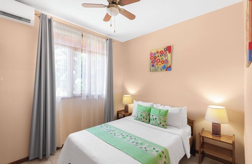 Barrio Ricos y Famosos Apartment | Simon Apt 2: Cozy 3-bedroom apartment within walking distance of Jaco Beach