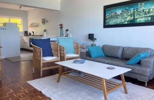 Redhill Apartment | Simon’s Town Seaside Apt | Views, Balcony, Parking