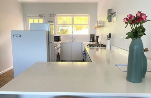 Redhill Apartment | Simon’s Town Seaside Apt | Views, Balcony, Parking