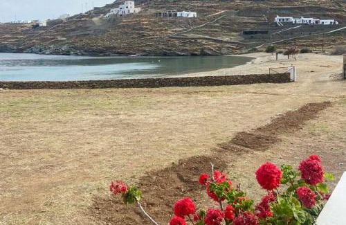 Kithnos Apartment | Simousi Studio 1 sea view on the beach