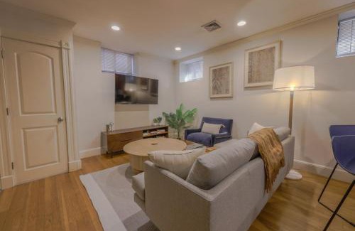 Fenway–Kenmore Apartment | Simple 2 Bed 2 bath Close to Fenway