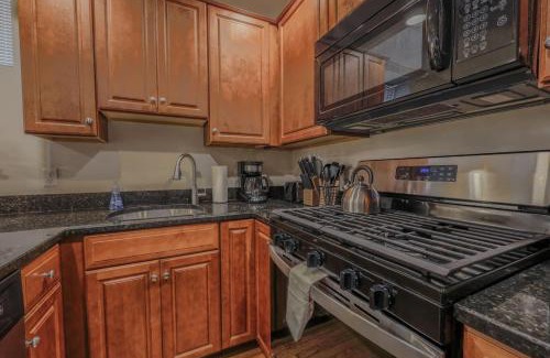Fenway–Kenmore Apartment | Simple 2 Bed 2 bath Close to Fenway