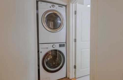 Fenway–Kenmore Apartment | Simple 2 Bed 2 bath Close to Fenway