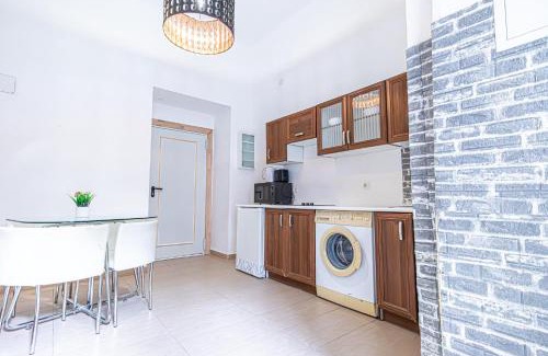 Neulerchenfeld Apartment | Simple Apt w full kitchen Wiener Stadthalle