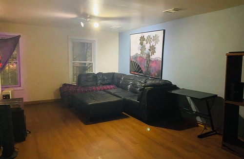 Downtown Baltimore Apartment | Simple, Cheap, and Cozy ROOM 3