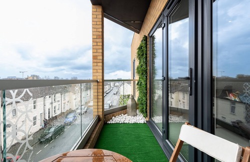 Gillingham Apartment | Simple, Clean & Perfect for Work Stays