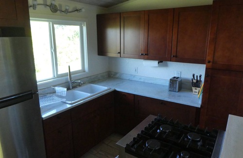 Hawi Apartment | Simple Elegant Comfort In Ideal Location