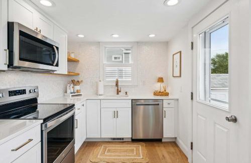 Newburyport House | Simple Retreat 2 Min Walk to Beach AC Firepit