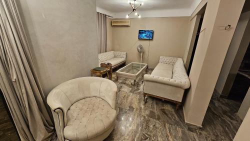 Bab Sharqi Apartment | Simple sea view apartment - families only
