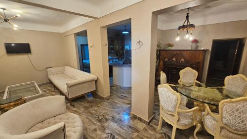 Bab Sharqi Apartment | Simple sea view apartment - families only