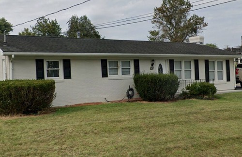 Lexington House | Simple & spacious 1-bedroom basement living in Lexington. Close to W&L and VMI