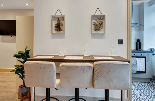 Whyteleafe Apartment | Simply Beautiful Studio Apartment in Warlingham