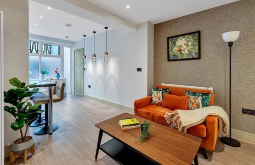 Whyteleafe Apartment | Simply Beautiful Studio Apartment in Warlingham