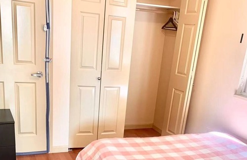 Vancouver South House | Simply delightful 1-bedroom suite near Langara College