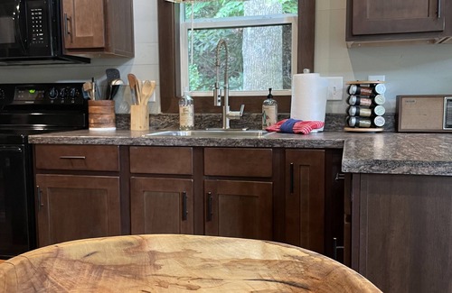 Brevard Cottage | Simply irresistible - serenity by the pond