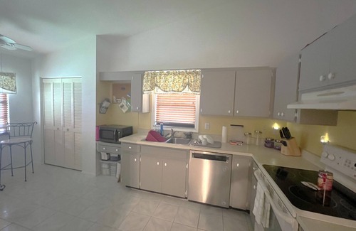 Bayou Oaks Condo | Simply Sarasota - Monthly Rental Room