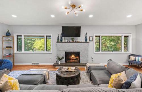 Long Pond House | Simply Shores by AvantStay Private Beach Dock Lake Overlook