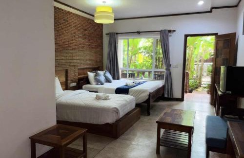 Sangkat Sla Kram Hotel | Sina's Family Pool Villa