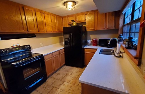 Eatonton Cottage | Sinclair Lakehouse Retreat: Hot Tub, Salt Water Pool, Dock & Boat Launch