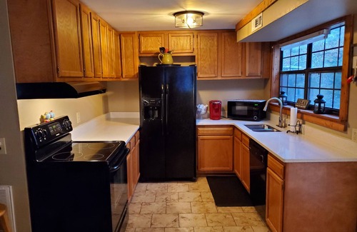 Eatonton Cottage | Sinclair Lakehouse Retreat: Hot Tub, Salt Water Pool, Dock & Boat Launch