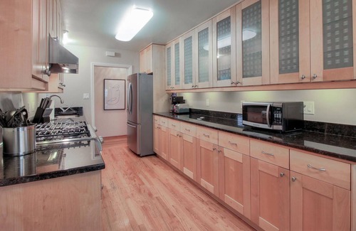 Farm Hills House | Single-Family 3BR Home in Redwood City Near Dtwn